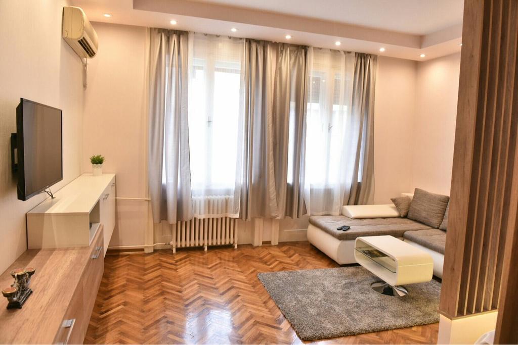 Bojan Central Apartment Novi Sad Buitenkant foto